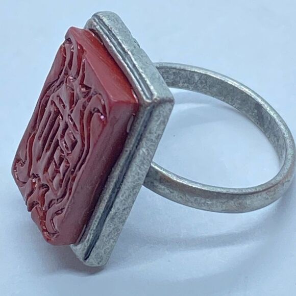 Unique Vintage Silver Tone Faux Cinnabar Rectangular Statement Ring - Size 6 - Picture 4 of 9